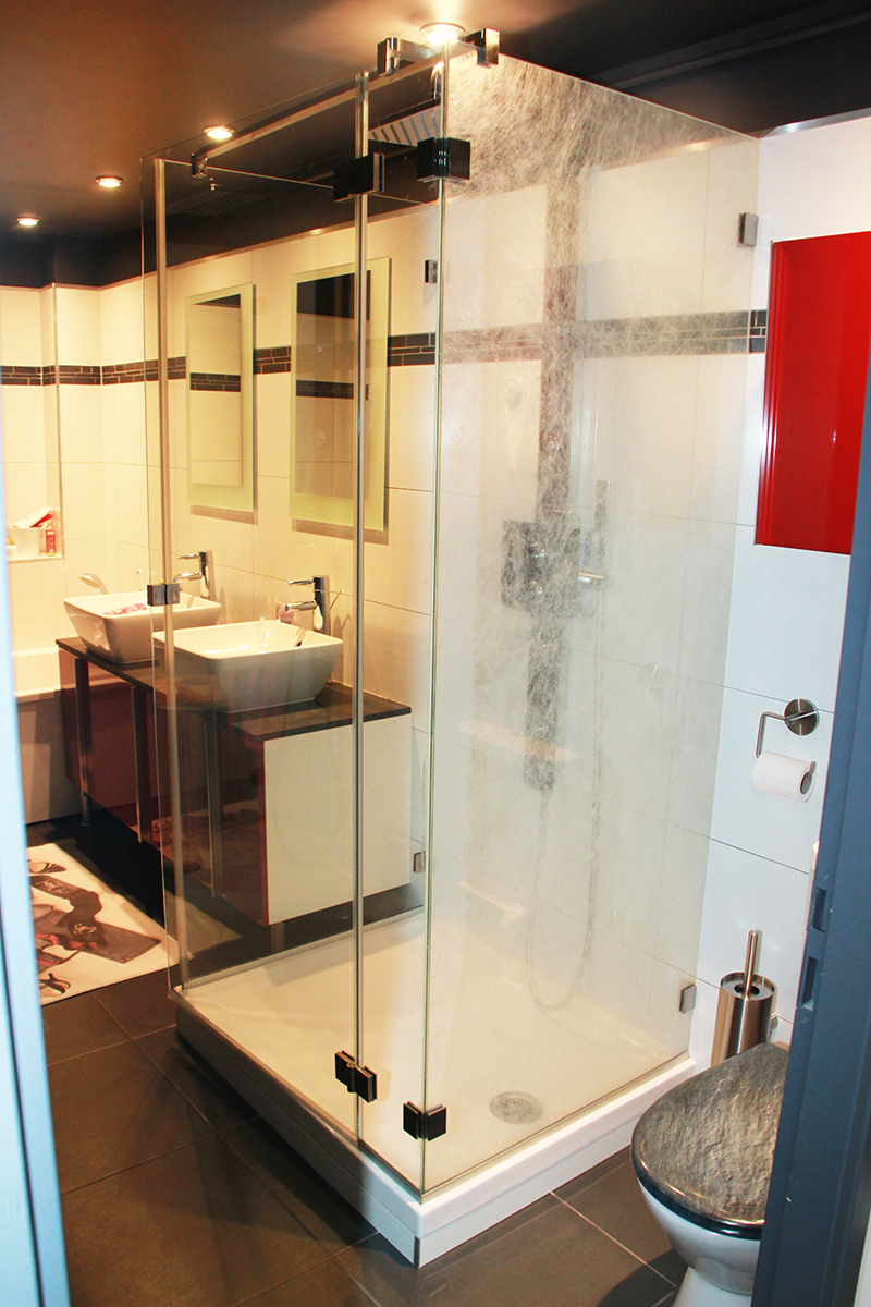 cabine de douche en verre avec insertion papier japonais 
