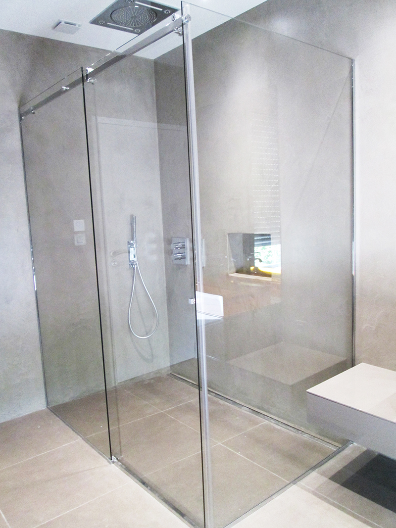 cabine de douche en verre clair transparent