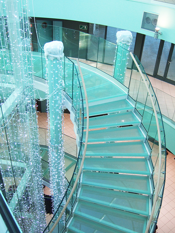 Escalier en verre feuilleté décoratif, verre trempé fait sur mesure