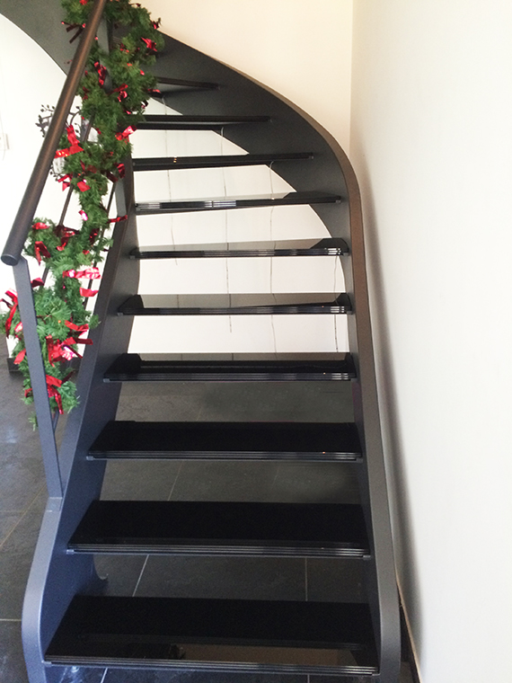 Marches d'escalier en verre, escalier en verre noir