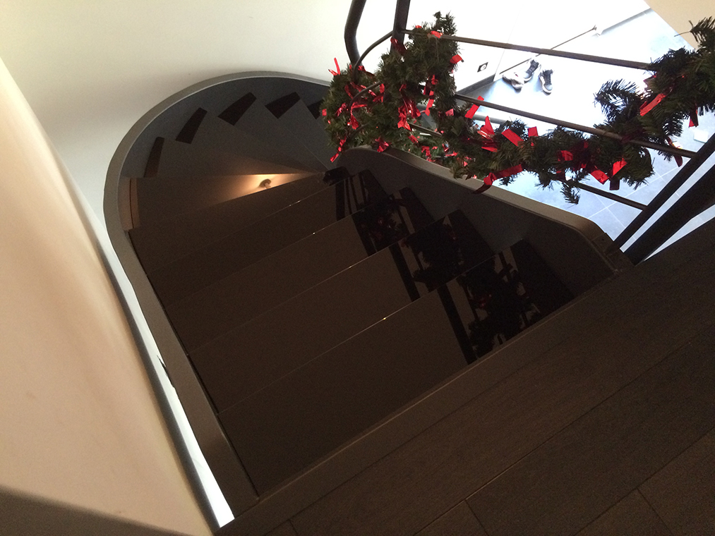 Marches d'escalier en verre, escalier en verre noir