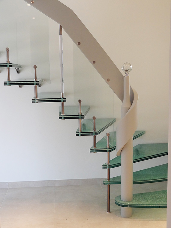 Escalier en verre design 