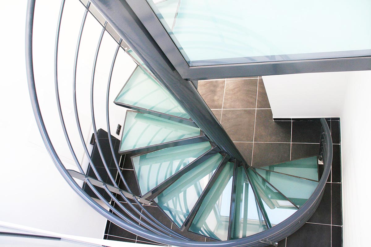escalier en verre en colimaçon