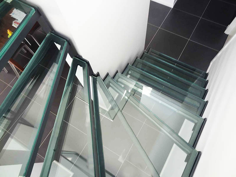 marche escalier en verre, escalier en verre sur mesure