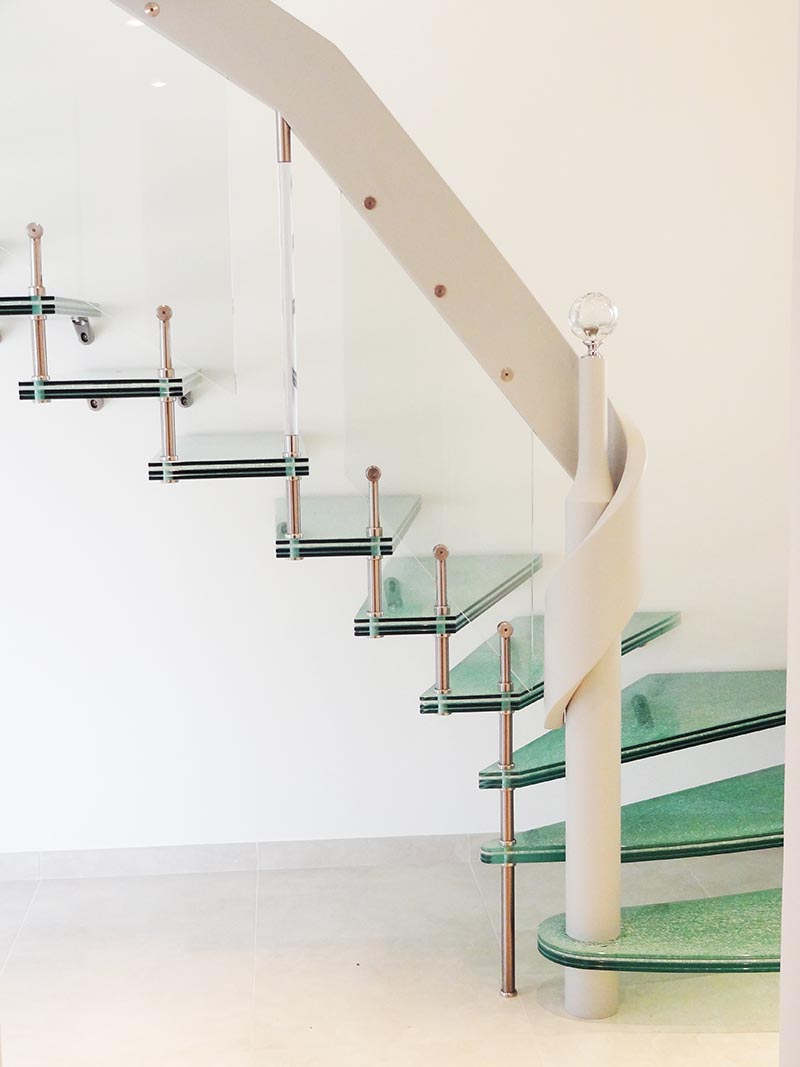 marche escalier en verre sur mesure, escalier en verre