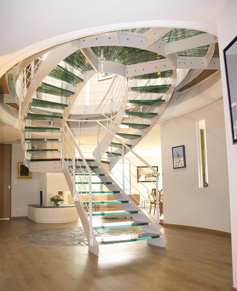 marche escalier en verre avec insertion herbes, marche escalier en verre, marche escalier en verre feuilleté, marche escalier en verre sur mesure