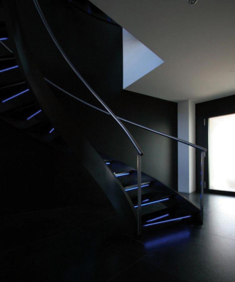 Marche escalier en verre réalisée sur mesure avec incorporation de led
