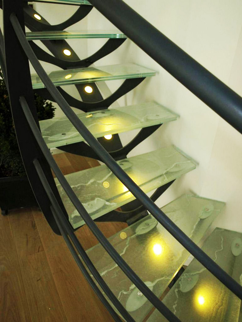 marche escalier en verre trempé décoratif, escalier en verre trempé décoratif 