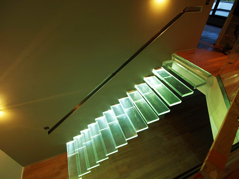 marche escalier en verre trempé transparent, escalier en verre trempé transparent