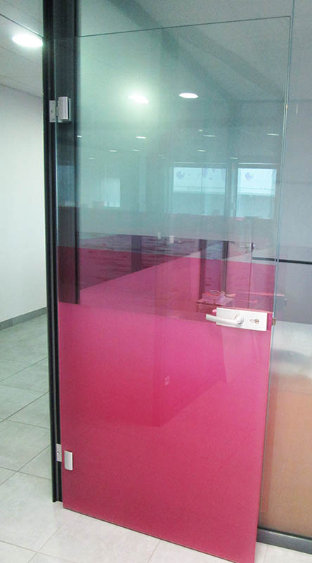 Porte en verre feuilleté couleur rose
