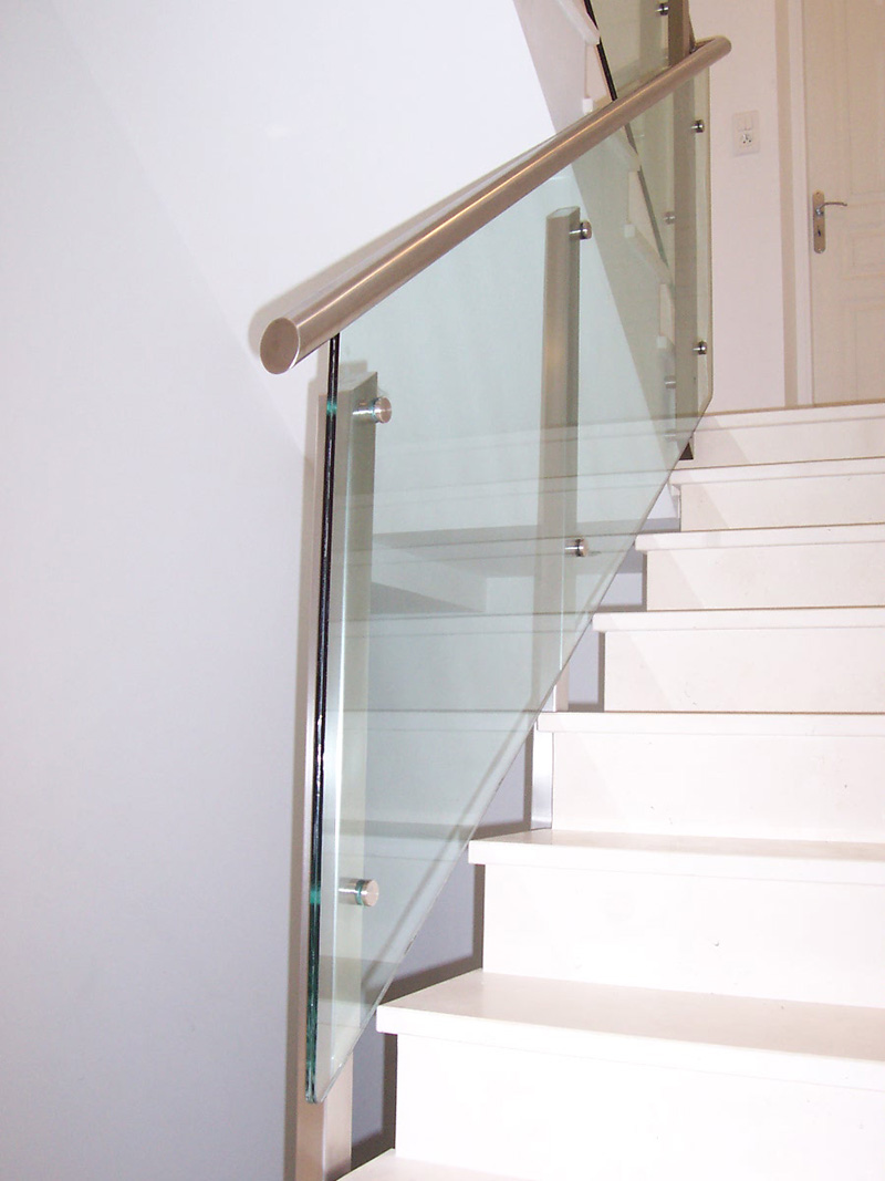 rampe escalier en verre, rampant escalier en verre, rampe escalier en verre sur mesure, rampe d'escalier en verre