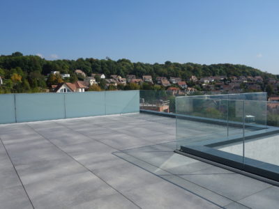 balustrade en verre feuilleté trempé sur fixation profil