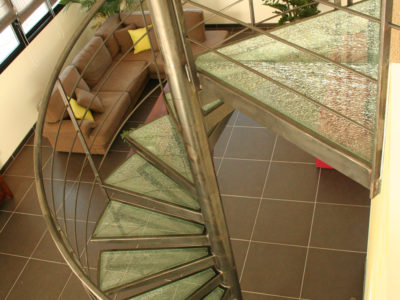 Escalier colimaçon en verre