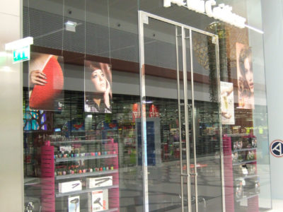 remplacement vitrine sur mesure pour magasin