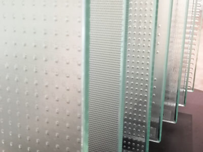 verre decoratif imprime pour paroi de douche sur mesure