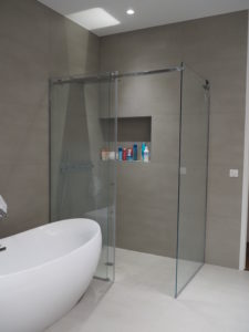 paroi de douche en verre anticalcaire sur mesure