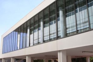 facade en verre sur mesure pour bureaux