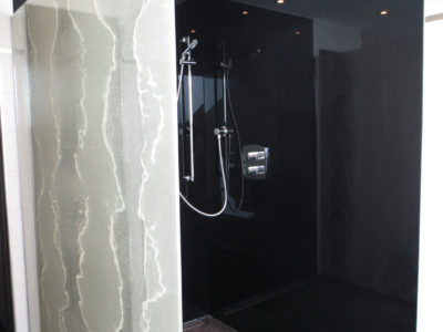 installation vitrage decoratif paroi de douche