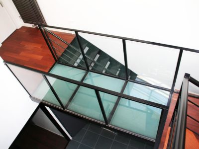 Passerelle en verre feuilleté trempé