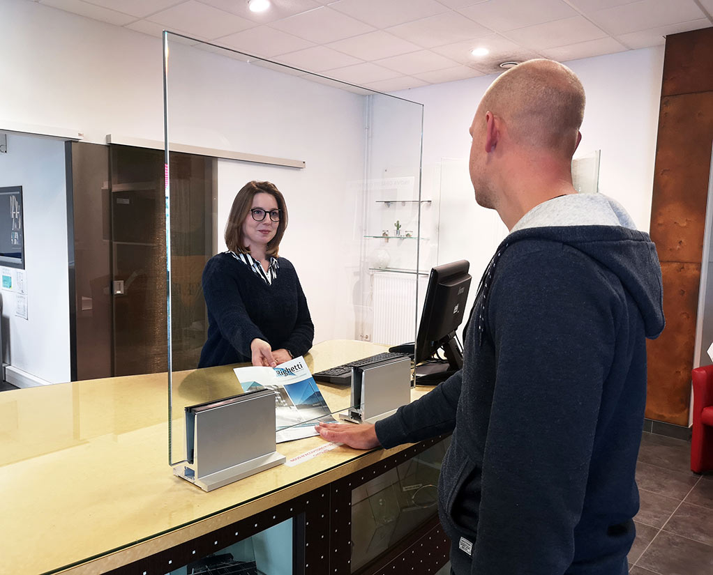 Vitrine protection pour guichets accueil - Qualité Française