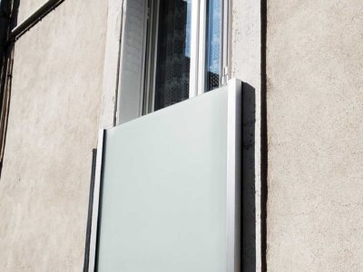 Garde-corps en verre opale pour fenêtre
