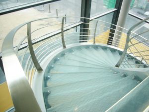 Escalier en verre feuilleté décoratif Metalica® – Film métallisé