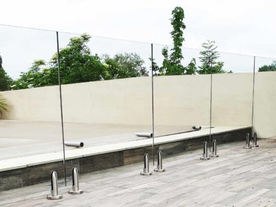 Barrière en verre pour piscine