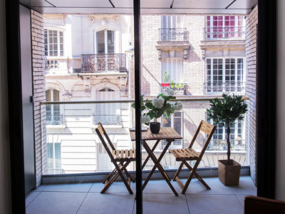 Balcon avec garde-corps vitré