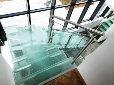 Escalier en verre feuilleté trempé crash