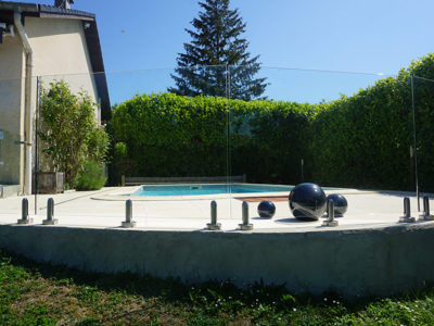 Barrière de piscine en verre