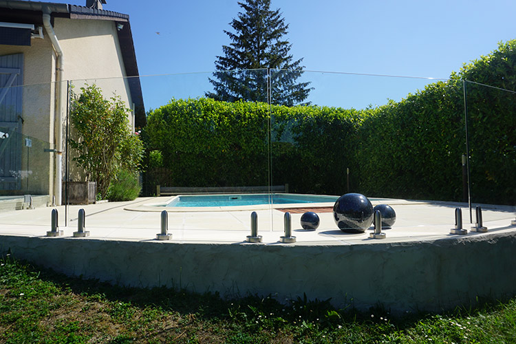 Barriere de piscine en verre trempé fabrication française sur mesure