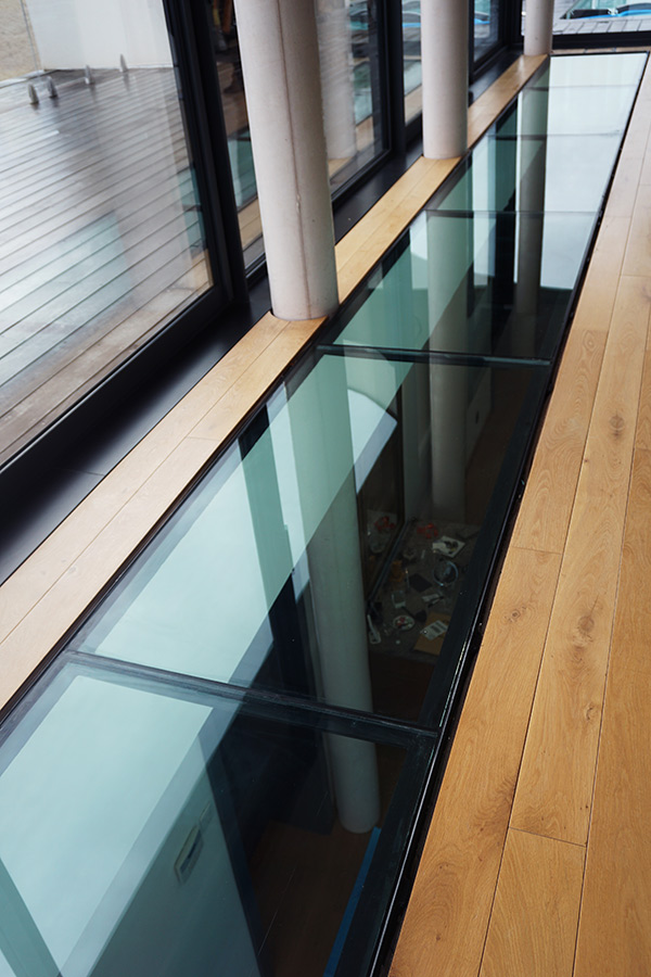 Plancher en verre sur mesure